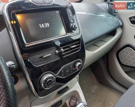 Белый Рено Зое, объемом двигателя 0 л и пробегом 110 тыс. км за 7000 $, фото 6 на Automoto.ua