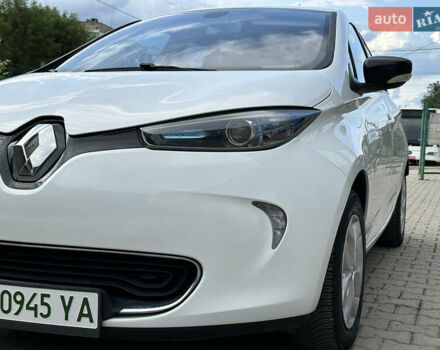 Белый Рено Зое, объемом двигателя 0 л и пробегом 92 тыс. км за 7200 $, фото 6 на Automoto.ua