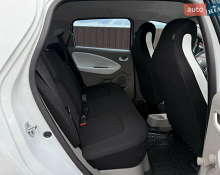 Белый Рено Зое, объемом двигателя 0 л и пробегом 32 тыс. км за 6600 $, фото 22 на Automoto.ua