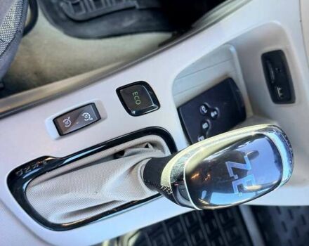 Белый Рено Зое, объемом двигателя 0 л и пробегом 106 тыс. км за 6250 $, фото 19 на Automoto.ua