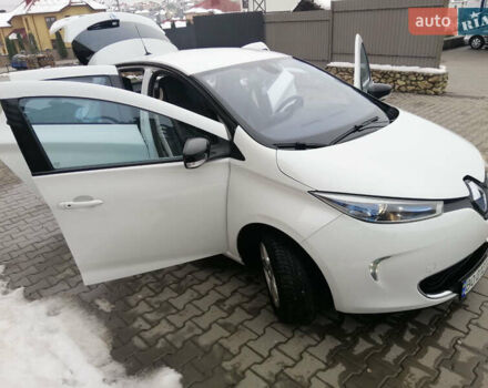 Белый Рено Зое, объемом двигателя 0 л и пробегом 145 тыс. км за 8200 $, фото 1 на Automoto.ua
