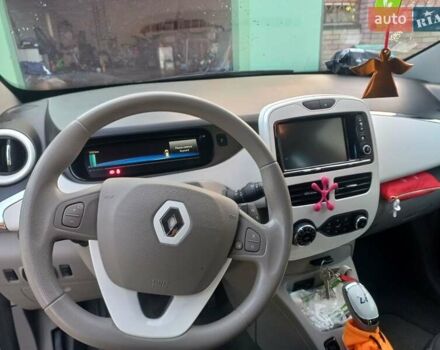 Белый Рено Зое, объемом двигателя 0 л и пробегом 107 тыс. км за 6000 $, фото 6 на Automoto.ua
