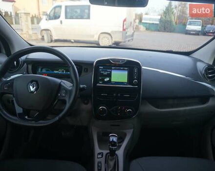 Белый Рено Зое, объемом двигателя 0 л и пробегом 86 тыс. км за 7200 $, фото 48 на Automoto.ua