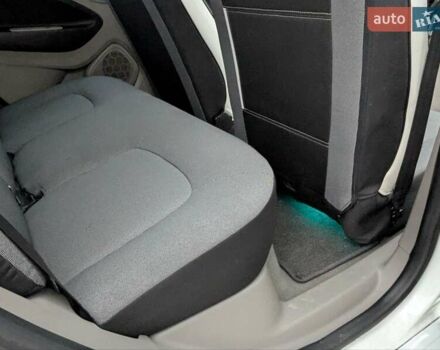 Білий Рено Зое, об'ємом двигуна 0 л та пробігом 85 тис. км за 6995 $, фото 23 на Automoto.ua