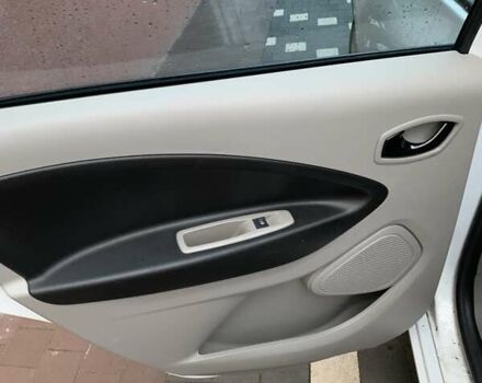 Білий Рено Зое, об'ємом двигуна 0 л та пробігом 68 тис. км за 5800 $, фото 20 на Automoto.ua