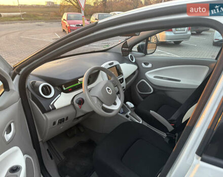 Белый Рено Зое, объемом двигателя 0 л и пробегом 94 тыс. км за 6200 $, фото 9 на Automoto.ua