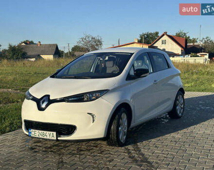 Белый Рено Зое, объемом двигателя 0 л и пробегом 128 тыс. км за 7500 $, фото 1 на Automoto.ua
