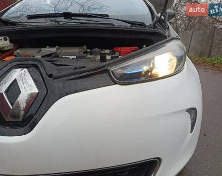 Білий Рено Зое, об'ємом двигуна 0 л та пробігом 153 тис. км за 6600 $, фото 9 на Automoto.ua