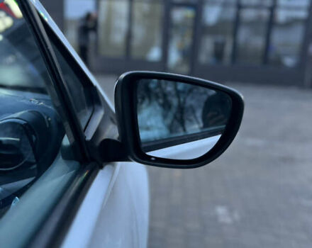 Белый Рено Зое, объемом двигателя 0 л и пробегом 159 тыс. км за 7600 $, фото 3 на Automoto.ua