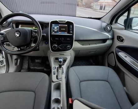 Белый Рено Зое, объемом двигателя 0 л и пробегом 106 тыс. км за 6300 $, фото 6 на Automoto.ua