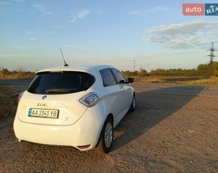 Белый Рено Зое, объемом двигателя 0 л и пробегом 150 тыс. км за 6400 $, фото 11 на Automoto.ua