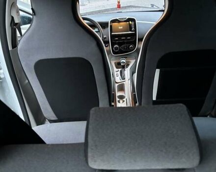 Білий Рено Зое, об'ємом двигуна 0 л та пробігом 124 тис. км за 6900 $, фото 11 на Automoto.ua
