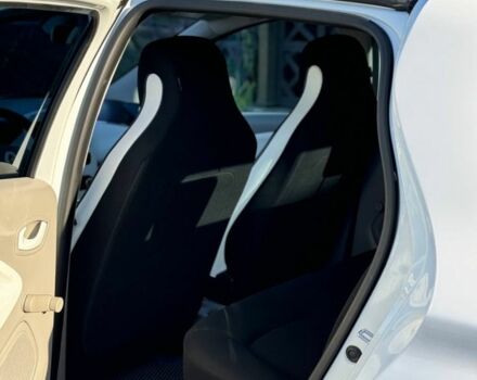 Белый Рено Зое, объемом двигателя 0 л и пробегом 98 тыс. км за 5250 $, фото 5 на Automoto.ua