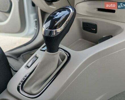 Белый Рено Зое, объемом двигателя 0 л и пробегом 85 тыс. км за 6900 $, фото 45 на Automoto.ua