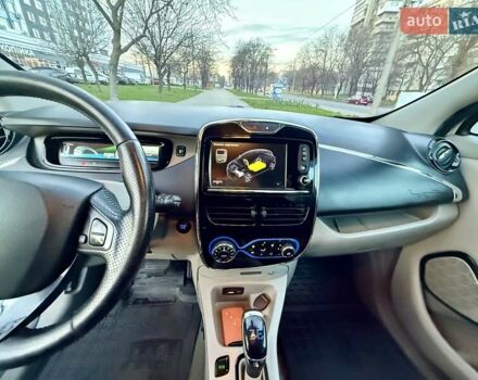 Белый Рено Зое, объемом двигателя 0 л и пробегом 147 тыс. км за 5999 $, фото 60 на Automoto.ua