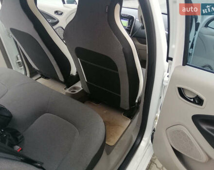 Белый Рено Зое, объемом двигателя 0 л и пробегом 145 тыс. км за 8200 $, фото 20 на Automoto.ua