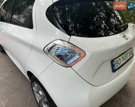 Белый Рено Зое, объемом двигателя 0 л и пробегом 132 тыс. км за 5950 $, фото 3 на Automoto.ua