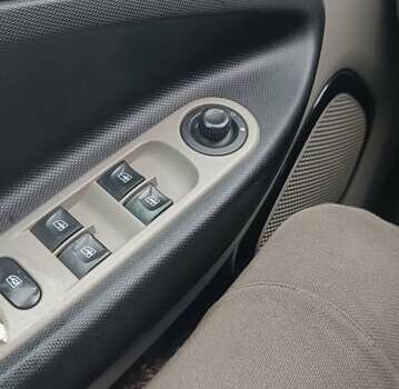 Білий Рено Зое, об'ємом двигуна 0 л та пробігом 270 тис. км за 5700 $, фото 8 на Automoto.ua