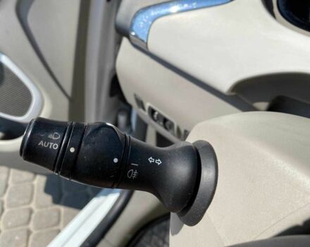 Белый Рено Зое, объемом двигателя 0 л и пробегом 91 тыс. км за 6480 $, фото 22 на Automoto.ua