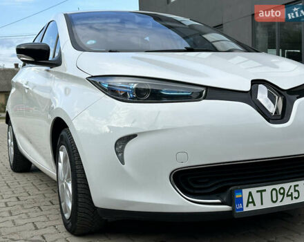 Белый Рено Зое, объемом двигателя 0 л и пробегом 92 тыс. км за 7200 $, фото 7 на Automoto.ua