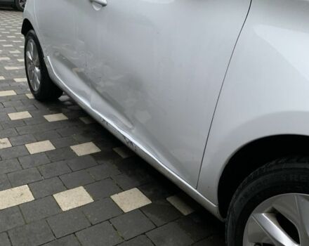 Білий Рено Зое, об'ємом двигуна 0 л та пробігом 68 тис. км за 5800 $, фото 11 на Automoto.ua