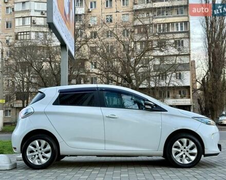 Белый Рено Зое, объемом двигателя 0 л и пробегом 147 тыс. км за 5999 $, фото 6 на Automoto.ua