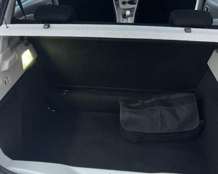 Білий Рено Зое, об'ємом двигуна 0 л та пробігом 107 тис. км за 6400 $, фото 17 на Automoto.ua