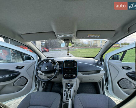 Белый Рено Зое, объемом двигателя 0 л и пробегом 128 тыс. км за 7500 $, фото 15 на Automoto.ua