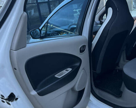Белый Рено Зое, объемом двигателя 0 л и пробегом 159 тыс. км за 7600 $, фото 17 на Automoto.ua