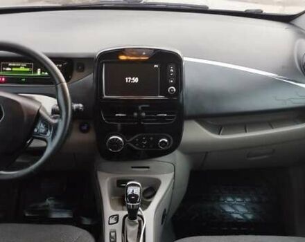 Белый Рено Зое, объемом двигателя 0 л и пробегом 94 тыс. км за 7600 $, фото 8 на Automoto.ua