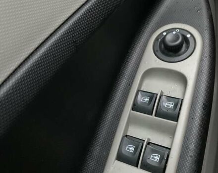 Білий Рено Зое, об'ємом двигуна 0 л та пробігом 68 тис. км за 5800 $, фото 21 на Automoto.ua