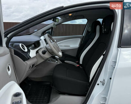 Белый Рено Зое, объемом двигателя 0 л и пробегом 32 тыс. км за 6600 $, фото 12 на Automoto.ua