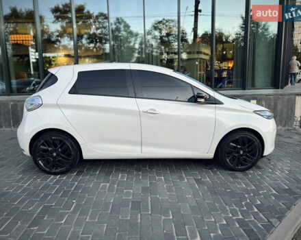 Белый Рено Зое, объемом двигателя 0 л и пробегом 127 тыс. км за 7150 $, фото 6 на Automoto.ua