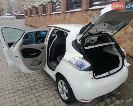 Белый Рено Зое, объемом двигателя 0 л и пробегом 145 тыс. км за 8200 $, фото 9 на Automoto.ua