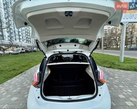 Белый Рено Зое, объемом двигателя 0 л и пробегом 147 тыс. км за 5999 $, фото 4 на Automoto.ua