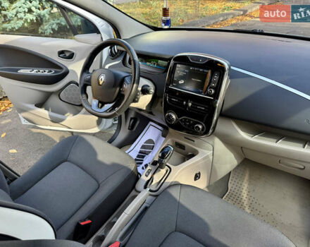 Білий Рено Зое, об'ємом двигуна 0 л та пробігом 68 тис. км за 6976 $, фото 19 на Automoto.ua