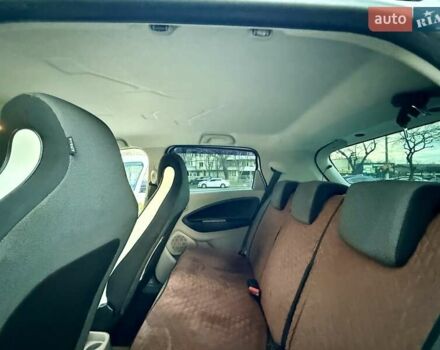 Белый Рено Зое, объемом двигателя 0 л и пробегом 147 тыс. км за 5999 $, фото 50 на Automoto.ua