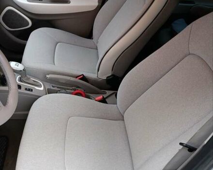 Белый Рено Зое, объемом двигателя 0 л и пробегом 240 тыс. км за 5999 $, фото 9 на Automoto.ua