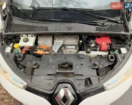 Білий Рено Зое, об'ємом двигуна 0 л та пробігом 153 тис. км за 6600 $, фото 7 на Automoto.ua