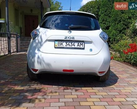 Белый Рено Зое, объемом двигателя 0 л и пробегом 94 тыс. км за 8250 $, фото 15 на Automoto.ua