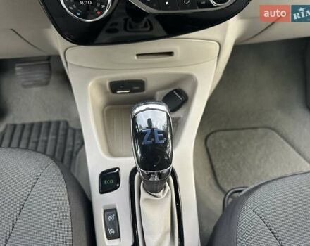 Белый Рено Зое, объемом двигателя 0 л и пробегом 132 тыс. км за 5950 $, фото 26 на Automoto.ua