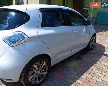Белый Рено Зое, объемом двигателя 0 л и пробегом 94 тыс. км за 8250 $, фото 13 на Automoto.ua