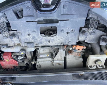 Белый Рено Зое, объемом двигателя 0 л и пробегом 96 тыс. км за 6900 $, фото 14 на Automoto.ua