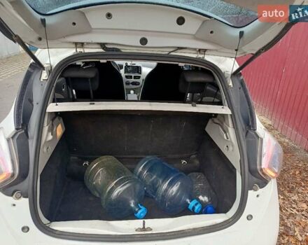 Білий Рено Зое, об'ємом двигуна 0 л та пробігом 153 тис. км за 6600 $, фото 10 на Automoto.ua