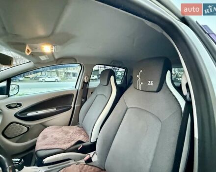 Белый Рено Зое, объемом двигателя 0 л и пробегом 147 тыс. км за 5999 $, фото 57 на Automoto.ua