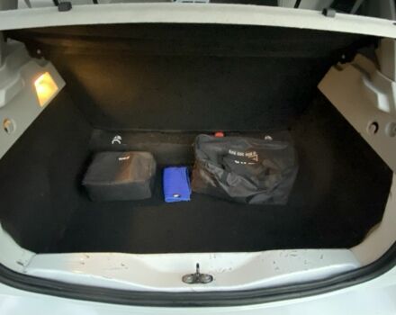 Белый Рено Зое, объемом двигателя 0 л и пробегом 159 тыс. км за 7550 $, фото 15 на Automoto.ua