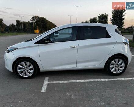 Белый Рено Зое, объемом двигателя 0 л и пробегом 98 тыс. км за 6700 $, фото 2 на Automoto.ua