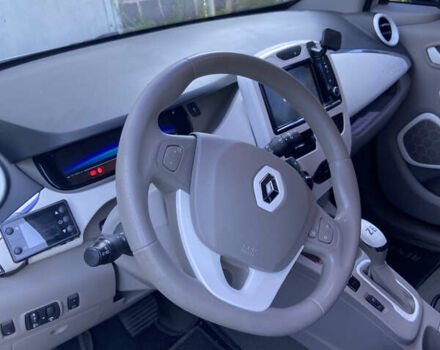 Белый Рено Зое, объемом двигателя 0 л и пробегом 96 тыс. км за 6900 $, фото 9 на Automoto.ua