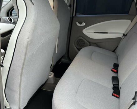 Белый Рено Зое, объемом двигателя 0 л и пробегом 115 тыс. км за 7300 $, фото 13 на Automoto.ua