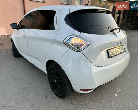 Белый Рено Зое, объемом двигателя 0 л и пробегом 127 тыс. км за 5800 $, фото 6 на Automoto.ua
